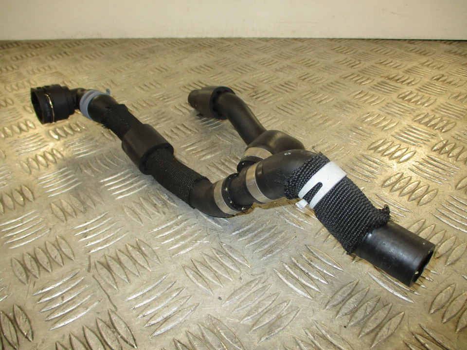 Volkswagen Caddy 2.0 TDi DTR 2023. Tubo/manguera de refrigerante de agua 3Q0122058G 4K Foto 4 de 4