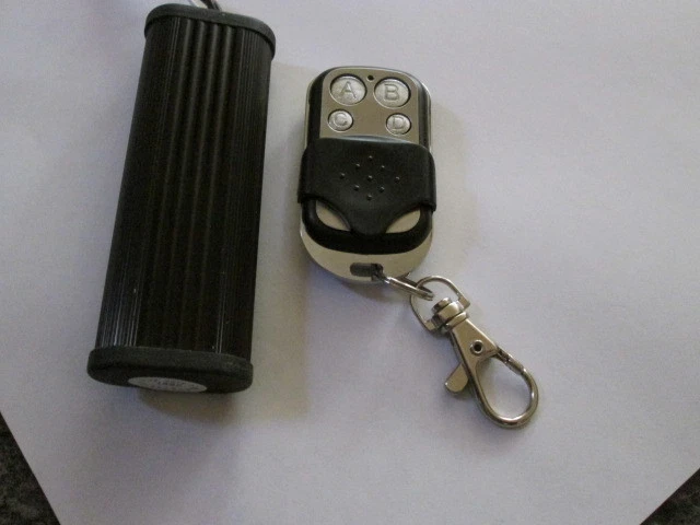 DIVISOR MULTICOLOR 4 TIRAS RGB 18 LEDES CADA UNO Y 4 VÍAS SE ADAPTA A TODOS LOS VEHÍCULOS Foto 4 de 4