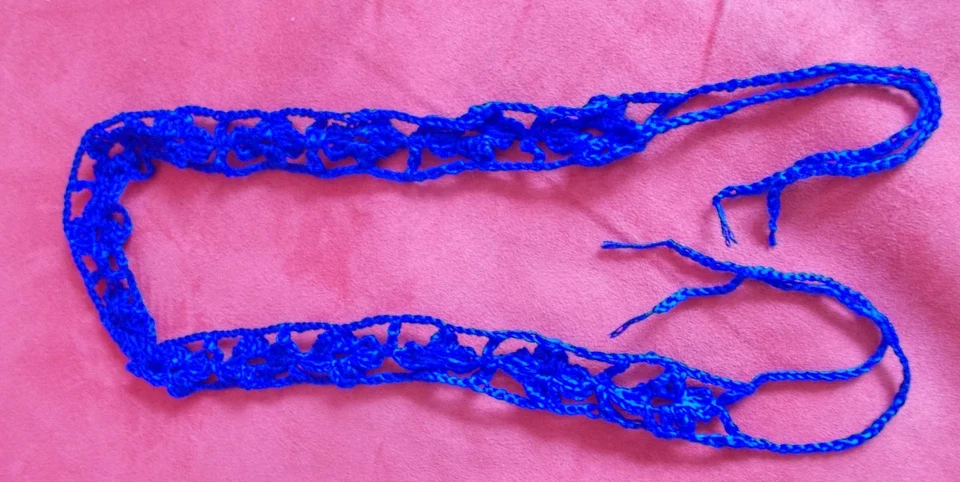 Cinturón de encaje de ganchillo hecho a mano azul floral Foto 4 de 4