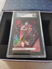 2019-20 Panini Chronicles - Playbook Tyler Herro #185 Red /149 (RC)