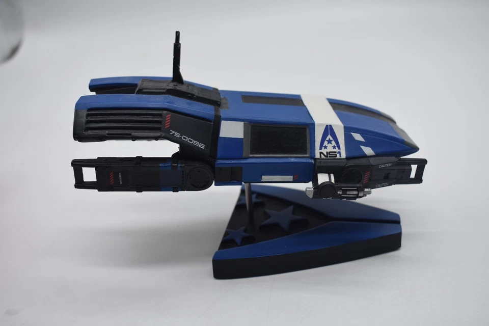 Mass Effect Dark Horse Deluxe Mass Effect: Alliance Shuttle réplica MUY RARO Foto 3 de 4