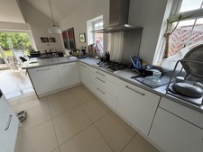 Siemens White/Grey Gloss L-Shape Units w Worktop & Built-In Appliances