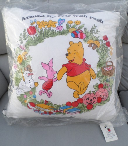 VINTAGE SELTENES DISNEY WINNIE THE POOH & FERKEL ÜBERWURFKISSEN RUND UMS JAHR MIT POOH - Bild 1 von 5