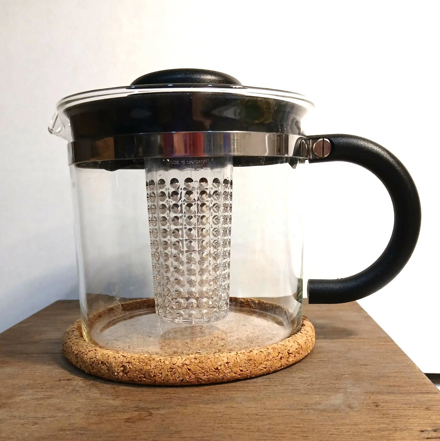 Bodum Tea Pot with Infuser, 34 oz-1Liter, Clear Glass w/Cork Trivet, Jorgansen