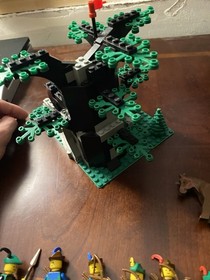 LEGO 6066 Forestmen Camoflauged Outpost - 100 Complete