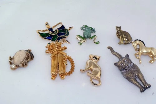 8pc Vtg Costume Jewelry Pin Lot Cats Horse Frog Ballerina