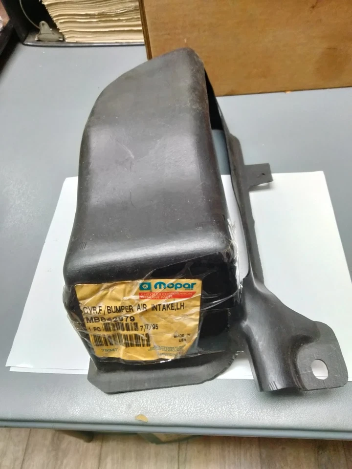 Conducto de aire delantero Mopar/Mitsubishi NOS Lt. 92-93 capas. Laser & Eagle Talon AWD. Foto 4 de 4