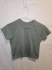 Lululemon Athletic Women's Green Short Sleeve Fitted Crop Top Size 8