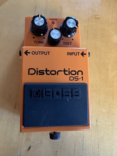 BOSS DS-1 Distortion Guitar Effects Pedal