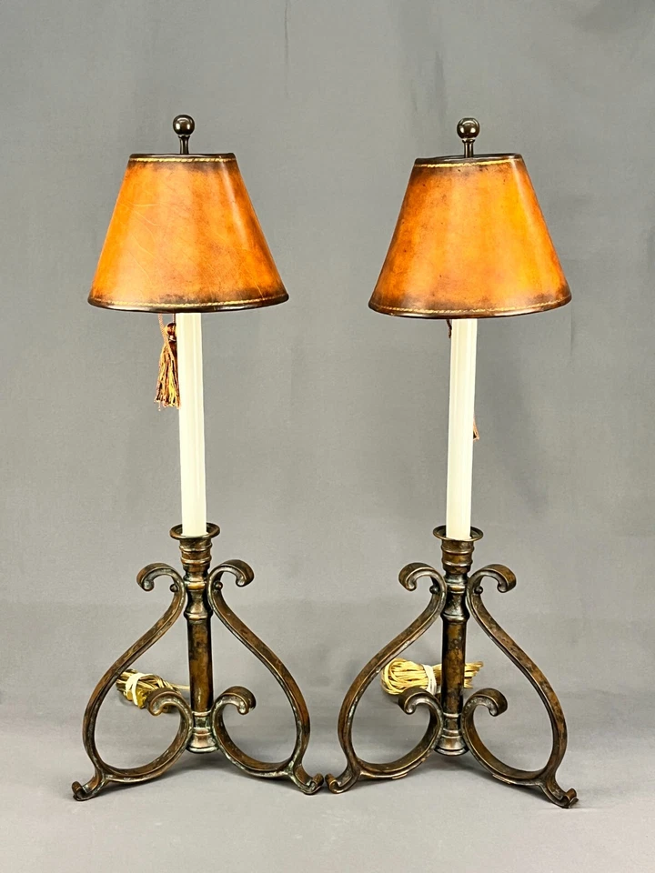 2 个 Maitland Smith 青铜烛台 28 英寸桌子或自助餐灯带皮革灯罩 — 第 2/4 张图片