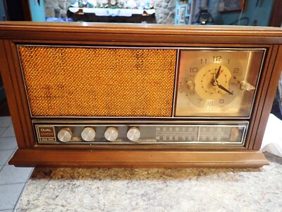 Vintage General Electric AM/FM Table Top Radio Wood Case Dual
