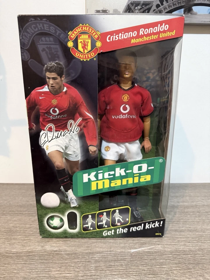 CR7 - Cristiano Ronaldo Action Figure Rookie Man United Kick-O-Mania - Immagine 2 di 4
