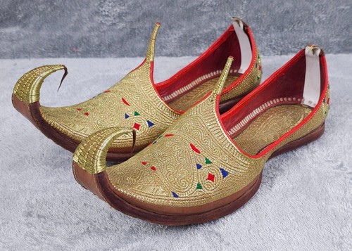 Vintage India Pakistan Punjab Gold Embroidered Jutti Curl Toe Shoes
