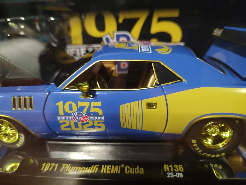  2025 M2  1971 PLYMOUTH HEMI CUDA "VP RACING 50 YEARS" CHASE 1/24 R136 BLUE/GOLD - Image 3 of 4