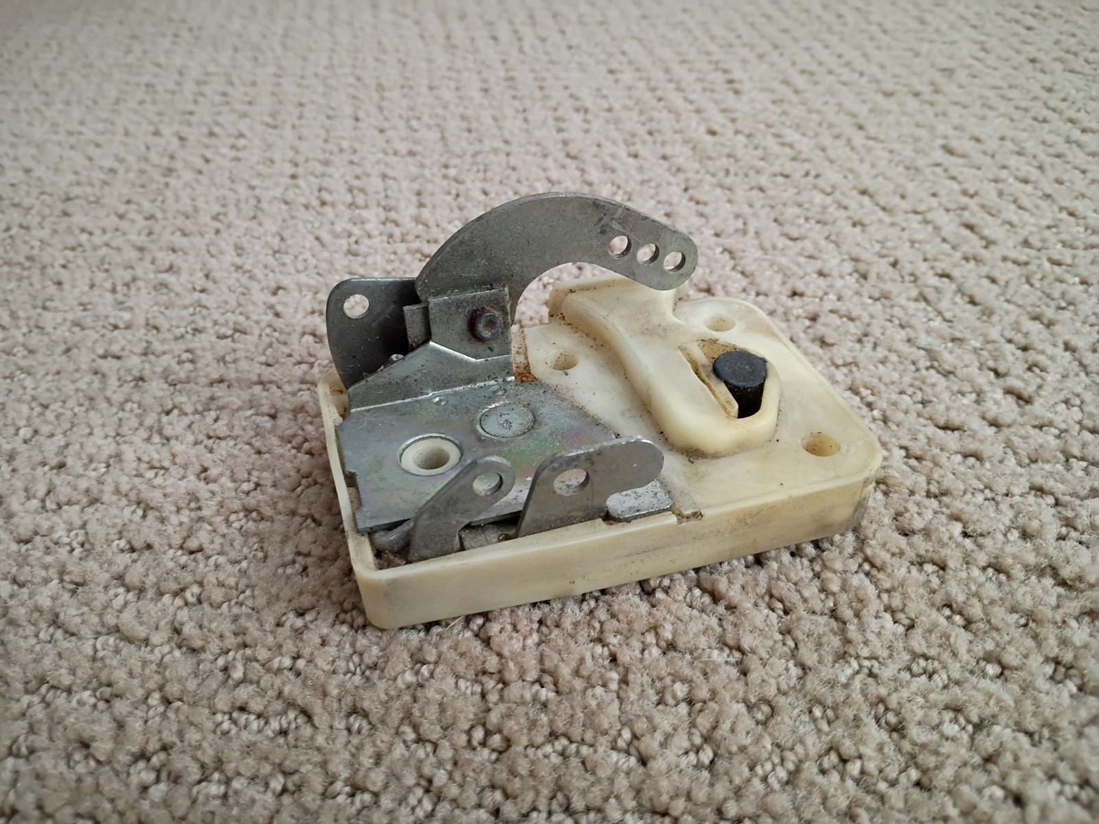 Lotus Excel - NOS RH Door Latch