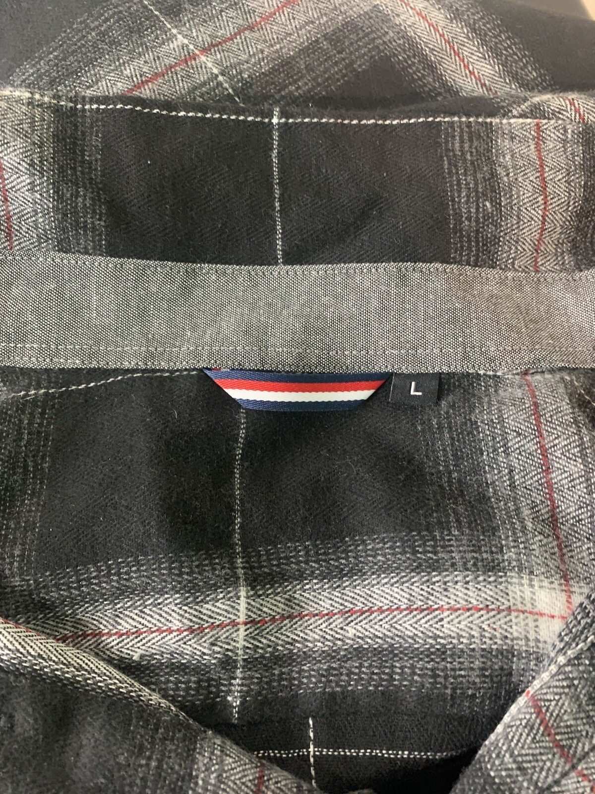 Women's Long Sleeve Flannel Button-Down Shirt - Black Plaid Large.   (T)