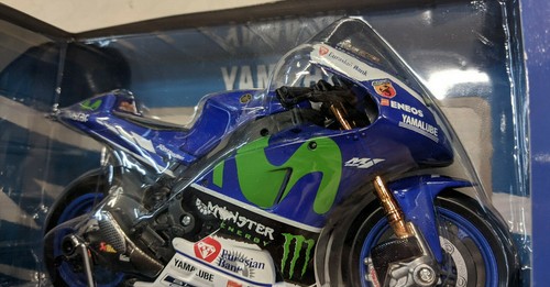 Yamaha Factory Racing YZRM1 46 Valentino Rossi - Maisto 1:10 Die Cast 2016 - Imagen 3 de 5
