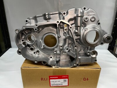 ホンダ 純正 TRX450R TRX450R8 クランクケース L HONDA LEFT ENGINE CENTER CRANK CASE TRX450R TRX 450R 04-05 11200