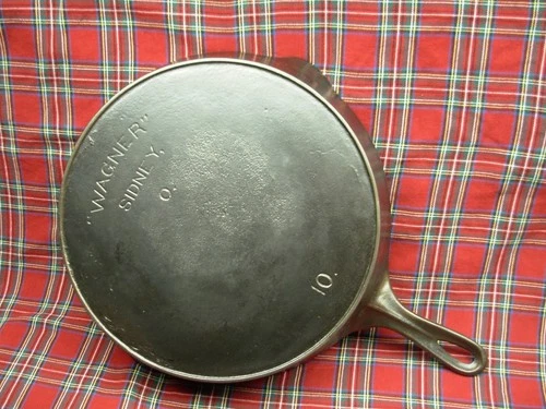 VTG " WAGNER " SIDNEY, O. # 10 CAST IRON SKILLET W/ HR SITS FLAT HAS TIGHT CRACK