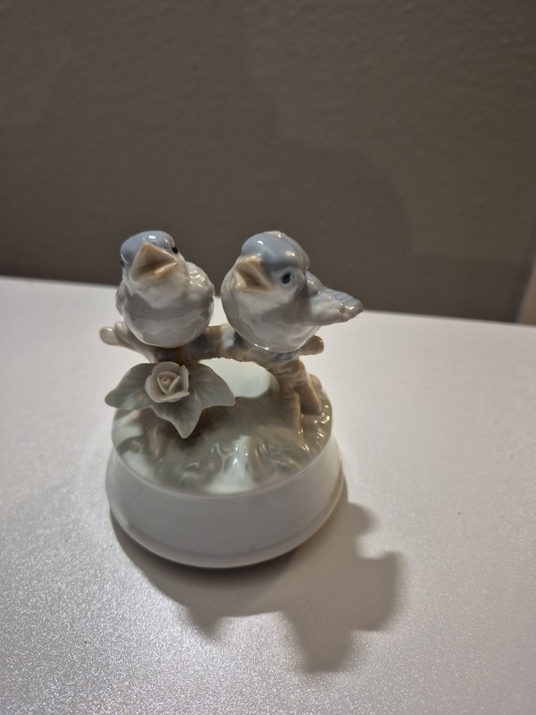 Vintage Otagiri Porcelain Birds Music Wind Up figurine, Works