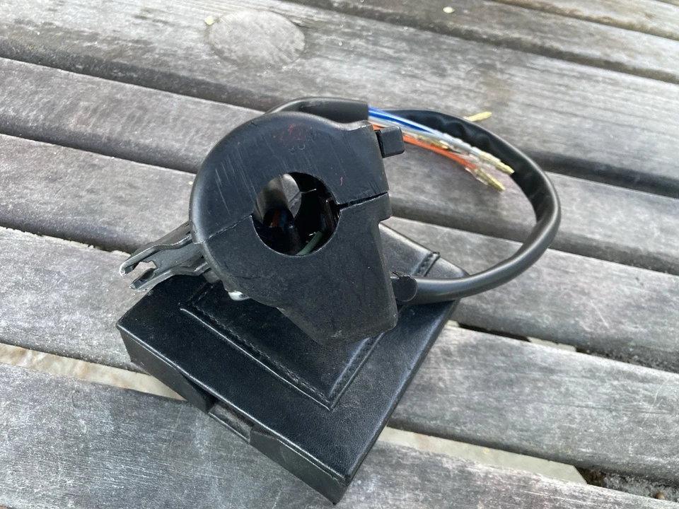 1975-76 Honda - CB200T, CB125S S2 - Controles de seta, escurecimento e buzina do guidão - Imagem 4 de 4