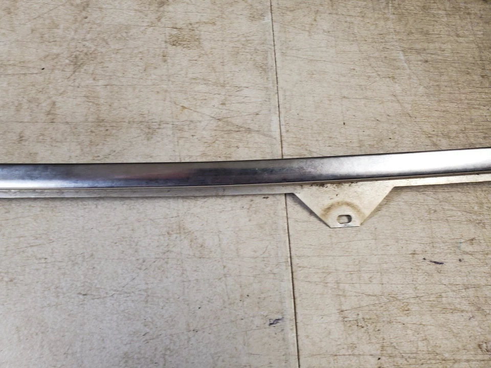 Moldura capó trasero Mercury Grand Marquis 88 91 Crown Victoria Ford 1988-91 Foto 4 de 4