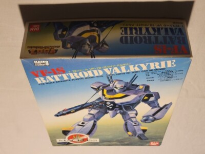 Bandai Macross VF-1S Battroid Valkyrie Model Kit, 1/72 Scale Model Bandai Macross VF-1S Battroid Valkyrie Model Kit, 1/72 Scale Model