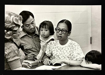 1975 Carbondale IL Southern Illinois Univ Vietnamese Refugee Student Press Photo