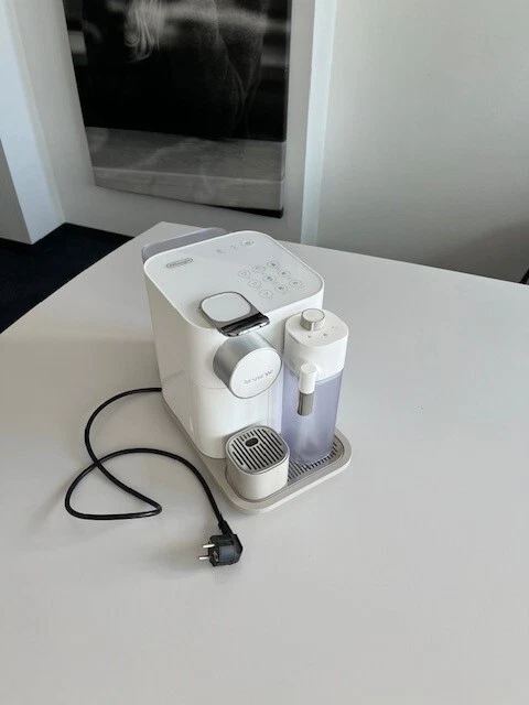 De'Longhi Nespresso Kapselmaschine Latissima, Design weiss, Kurzschluss-defekt