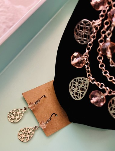 BEAUTIFUL Rose Gold Layered Beaded Necklace and Earrings SET - Picture 2 of 12