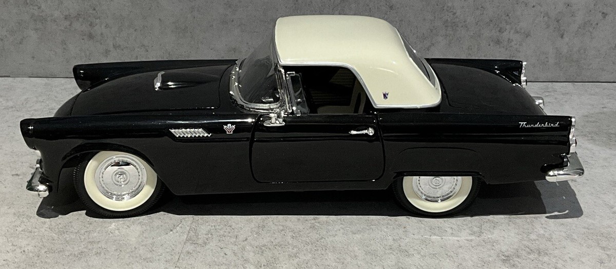 Road Signature 1955 Ford Thunderbird Convertible 1:18 Scale