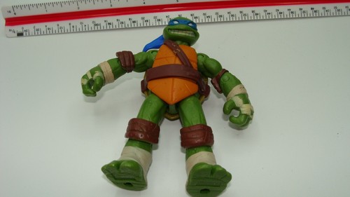 Teenage Mutant Ninja Turtle 4 1/2" Leonardo figure used Free Ship - Picture 3 of 6