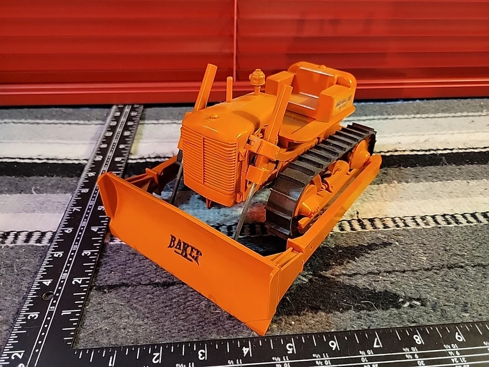 Allis Chalmers HD-5 Diesel Crawler w/Baker Blade 1/16 Plastic Dozer By Mini Mode - Image 2 of 4