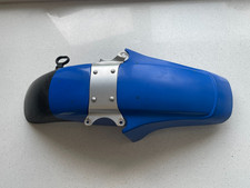 Yamaha TDR250 original blaues vorderes Schutzblech beschädigte Halterung Z.