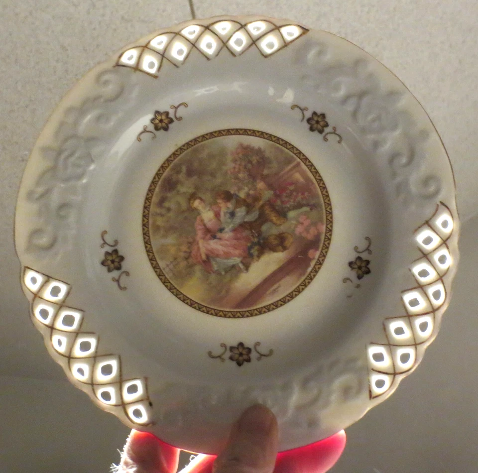 DOS (2) PLACAS DE PORCELANA DORADA ORO 24KT RETICULADO 8" RETRATO VICTORIANO FRANCIA Foto 2 de 4