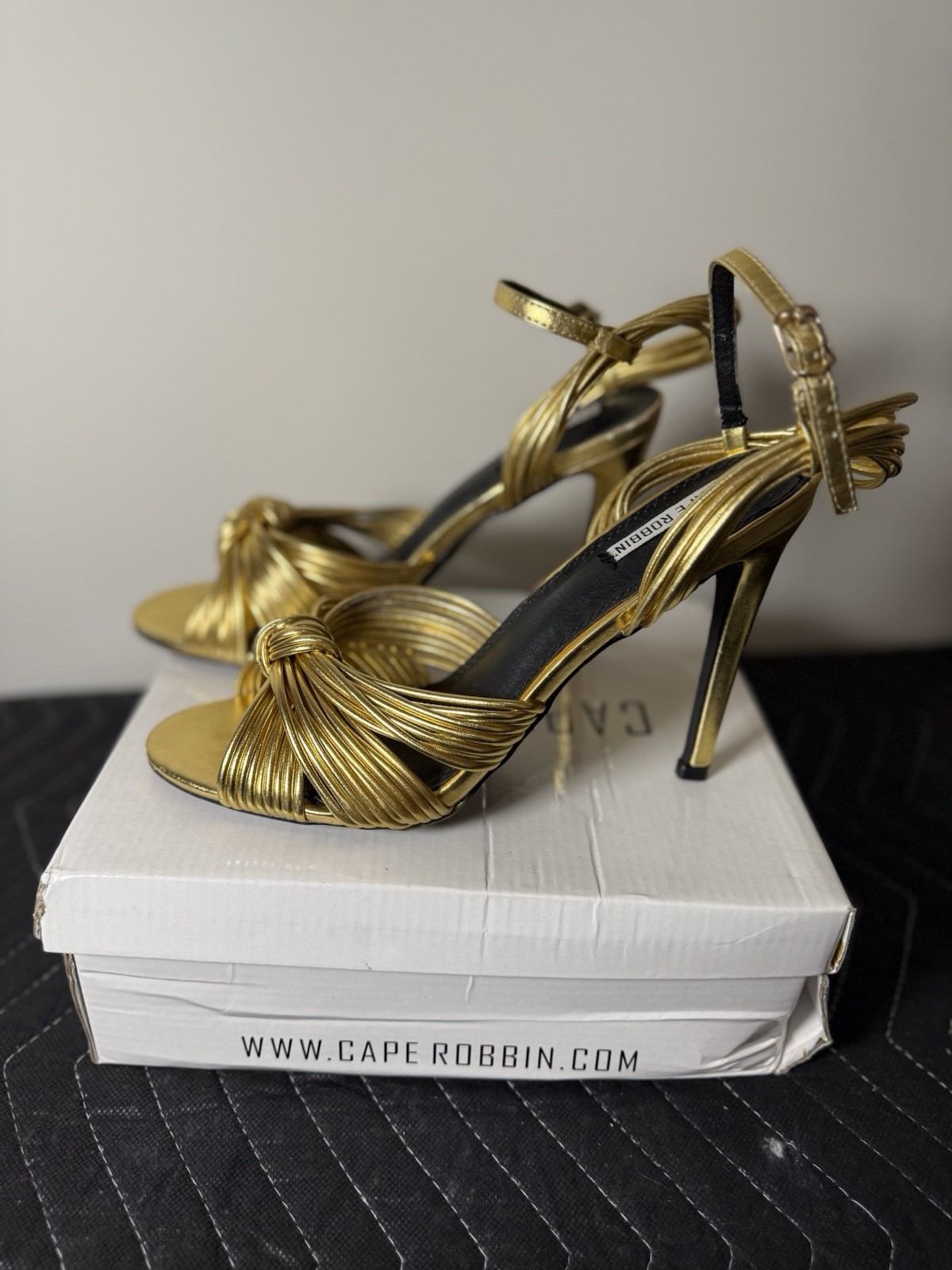 Women’s Cape Robin Gold Stiletto Ankle Strap Heel Size 10
