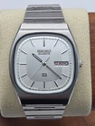 Vintage SEIKO SQ Day Date Watch Tonneau Quartz 8223-5359 - 33x38mm - 6.5in