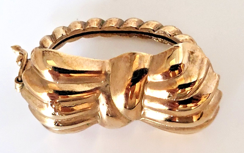 Vintage Gold Tone Press Lock Bow Scarf Clip Rope Clasp 1.25"