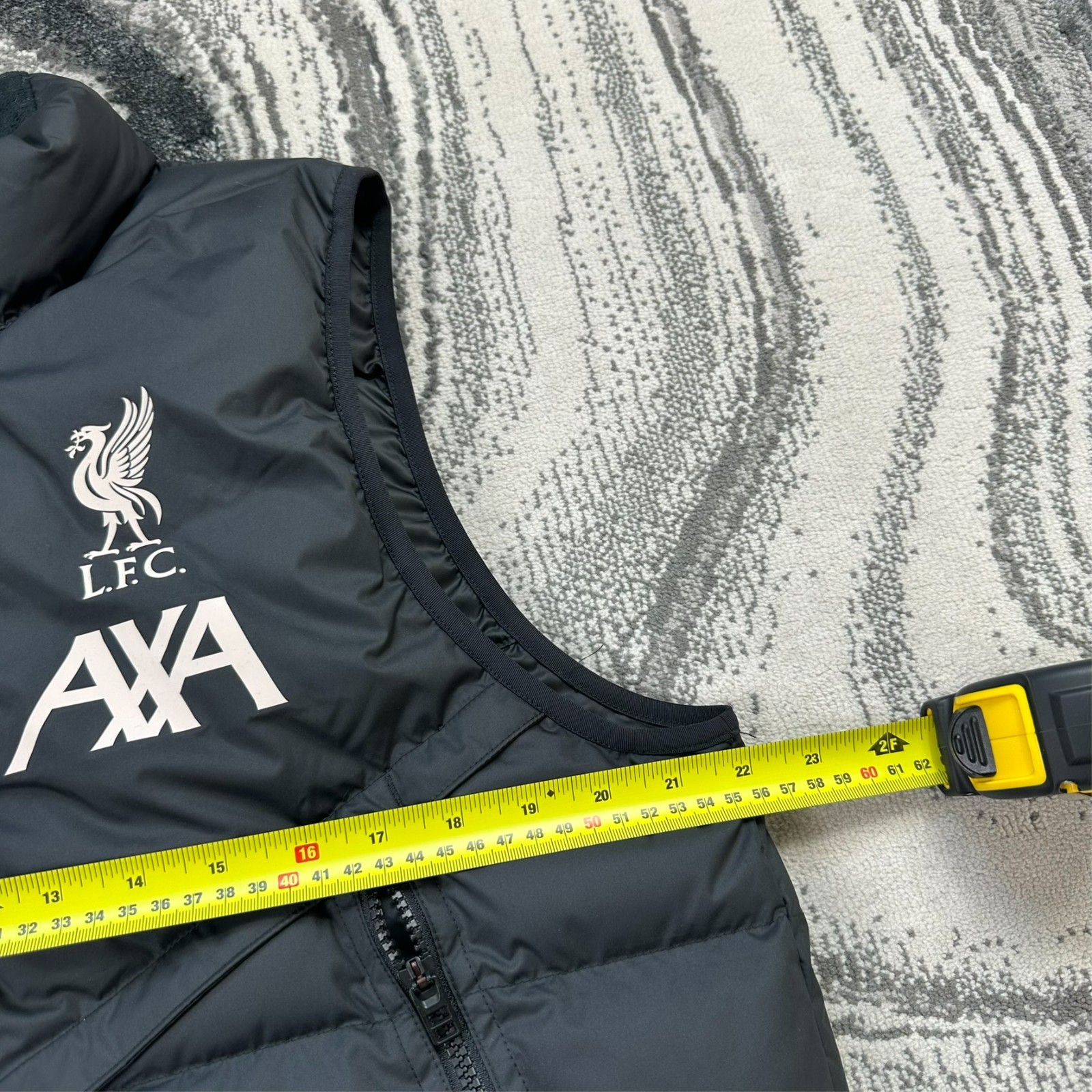 VTG Nike Liverpool FC Black Primaloft Oversized Med Puffer Vest Gilet Bodywarmer image 6