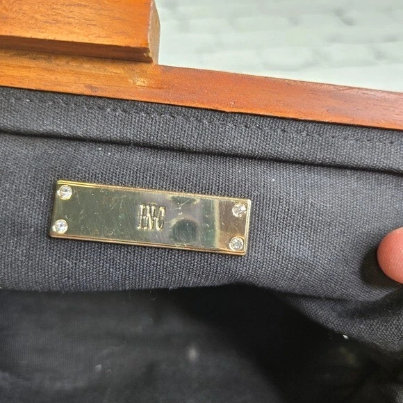 Cartera bandolera de madera de tela a rayas tejida y2k de colección Foto 2 de 4