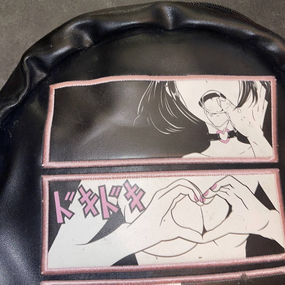 Mini mochila rara iiii FourEyes x Based Kawaii quatro painéis hentai preta rosa - Imagem 2 de 4