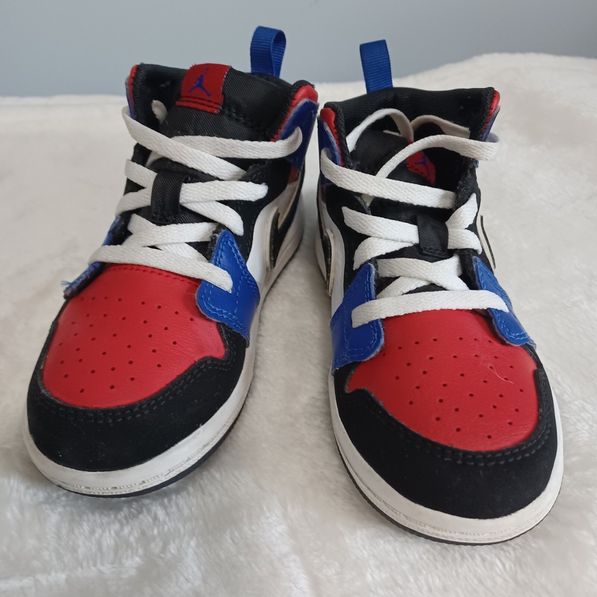 lebron james tennis shoe