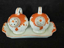 The Hinode Raised Orange Floral Salt Pepper Shaker W/Tray Japan Matches Moriyama