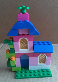 Lego Friends House Set #5560 without Pink Bucket  (100% complete)