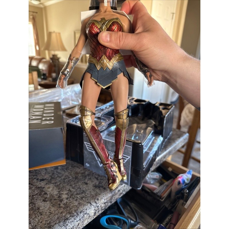Hot Toys  MMS451  Justice League Wonder Woman Gal Gadot 1/6 Deluxe Ver IN STOCK