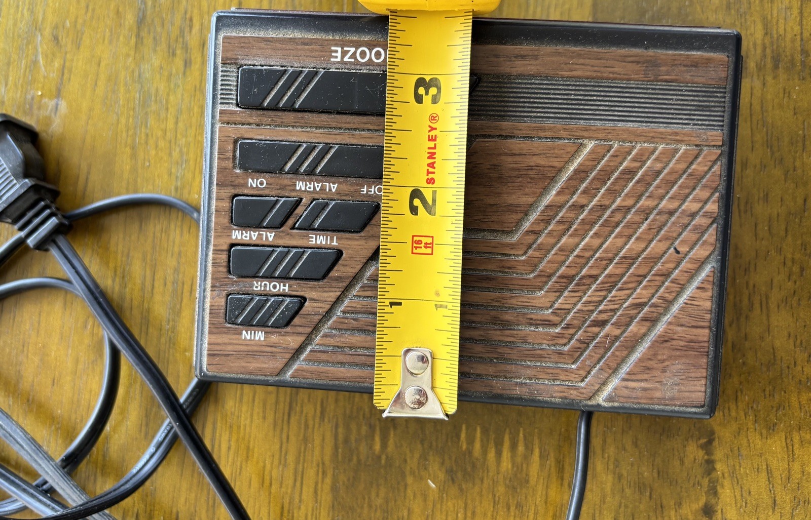 VTG Ramu Alarm Clock W/Snooze Plug-in With Battery Backup Woodgrain-look