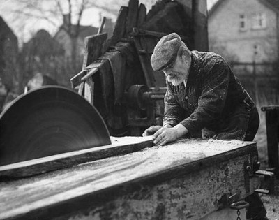 Wheelwright William Punday aged 73 seen here working with a circul- Old Photo