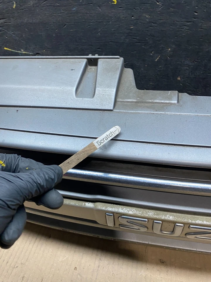 Parrilla superior delantera Isuzu Trooper 1998 1999 OEM U7584 DG Foto 4 de 4