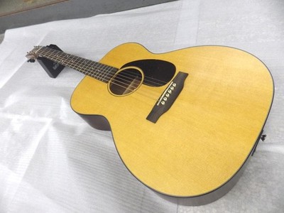 Low Action MARTIN 000-10E Retro E-Akustikgitarre