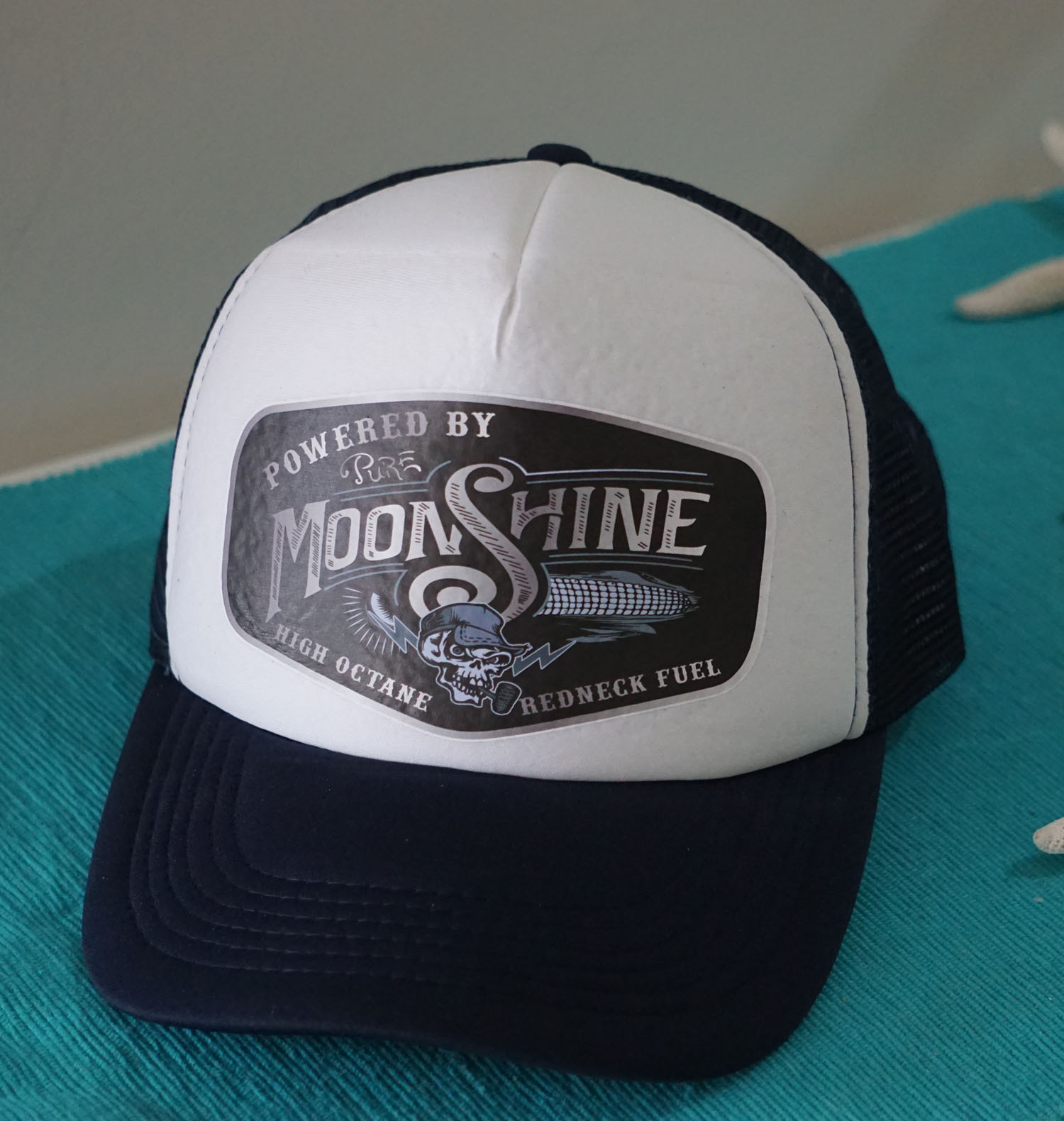 Redneck Fuel Trucker Hat Powered By Moonshine – Snapback Mesh Cap - Foto 3